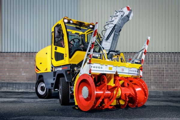 Produktfotografie zeigt Zaugg Swiss Rolba-500 Schneeräumungsfahrzeuges.